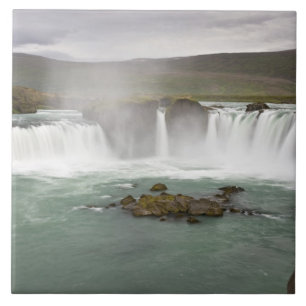Islândia. Vista das cataratas de Godafoss no