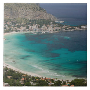 Itália, Sicília, Mondello, Vista da praia a partir
