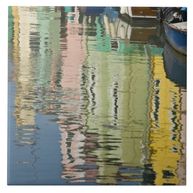 Itália, Veneza, Burano. Casas multicoloridas ao lo (Frente)