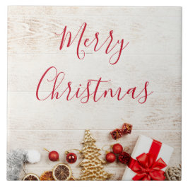 Itens de Natal em um Conselho Russo de Madeira