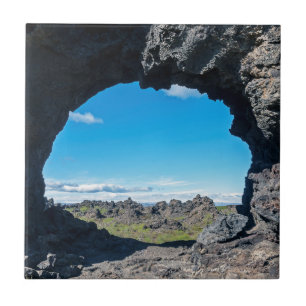 Janela de lava em Dimmuborgir, região de Myvatn - 