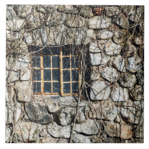 Janela em uma parede da pedra