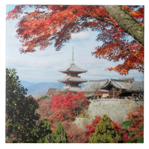 Japão, Quioto. Templo Kiyomizu em cores de outono