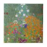 Jardim Flor (por Gustav Klimt)<br><div class="desc">Este design apresenta uma pintura do artista austríaco Gustav Klimt (1862-1918). É uma representação de um belo jardim floral no estilo impressionista típico de Klimt. As flores quase parecem estar transbordando, e é impossível não se sentir otimizado por sua beleza. A obra original foi concluída em 1907 e seu título...</div>