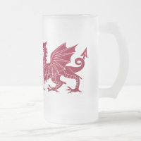 Caneca de cerveja de vidro do dragão medieval