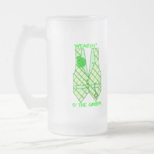Jateado Vestindo A Caneca de cerveja De Vidro De Leprechau