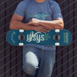 Jesus é o caminho, a vida, o skate da verdade<br><div class="desc">Jesus IS Way,  Life,  Truth Skateboard com "IS" monograma e citação cristã "Jesus é modo,  vida,  camiseta da verdade" em caligrafia mista e tipografia minimalista. Esta moda,  design de fé moderna é a dádiva perfeita e a declaração de moda. #cristão #religião #escritura #fé #bíblia #jesus</div>