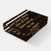 Jesus rezando o peso do papel