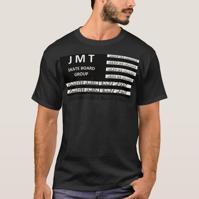 JMT. SORRISO PLÁSTICO NÃO FUNCIONA Camiseta Básica (Frente)