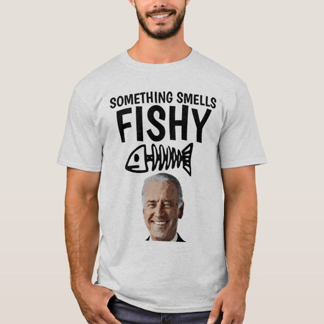 JOE BIDEN ALGO CHEIRA CAMISAS DE PESCA (Frente)