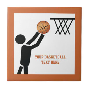 Jogador de basquete com bola personalizada