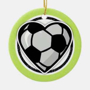 Jogador de futebol em enfeites de natal do coraç