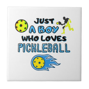 Jogador Engraçado de Pickleball Apenas Um Menino q