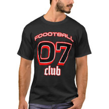 Jogadores de futebol com camisa 07