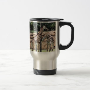 Jogando a caneca de viagem dos SS dos girafas
