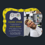 Jogo Moderno sobre Convites do Partido de Bachelor<br><div class="desc">Comemore com estilo com estes convites de despedida de solteiro. O design é fácil de personalizar com sua própria redação e sua família e amigos ficarão entusiasmados quando receberem esses fabulosos convites partidários.</div>