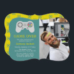 Jogo Moderno sobre Convites do Partido de Bachelor<br><div class="desc">Comemore com estilo com estes convites de despedida de solteiro. O design é fácil de personalizar com sua própria redação e sua família e amigos ficarão entusiasmados quando receberem esses fabulosos convites partidários.</div>