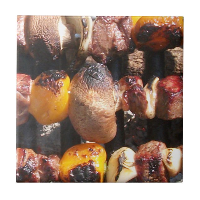 Kabobs Skewered em Barbecue Grill (Frente)