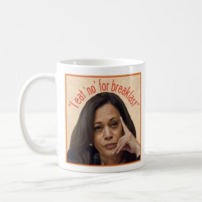 Kamala Harris come NO na caneca do café da manhã (Esquerda)