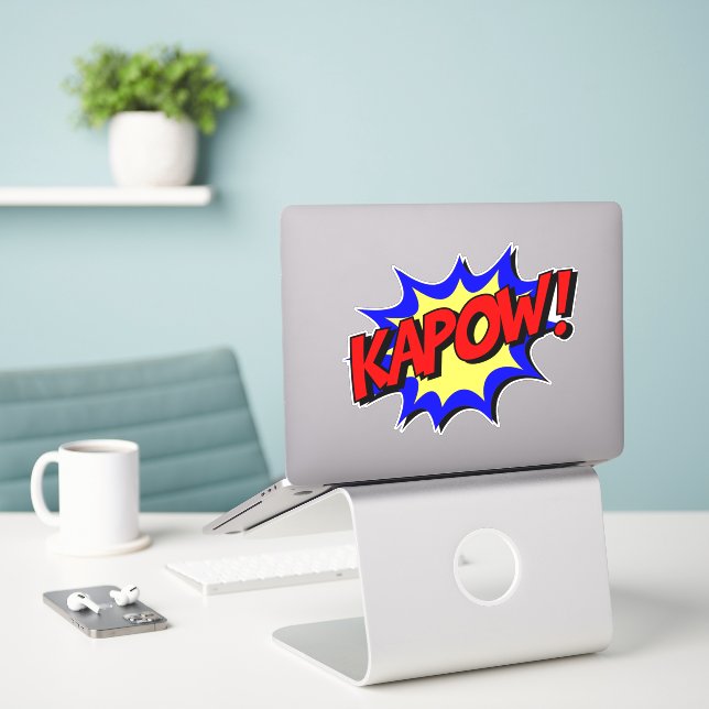 Kapow! Explosão do adesivo em quadrinhos retrô (Laptop na mesa)