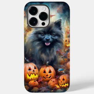 Keeshond de Halloween com Abóboras Assustadoras