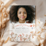 Kids Circus Themed Photo Convite de aniversário<br><div class="desc">Atenção jovens festas, preparem-se para ir direto a uma doce festa de aniversário do circo de aquarela! O convite colorido ostenta a frase clássica "venha um, venha todos" e mostra um modelo moderno e na moda com uma foto, designs de aquarelas de balões, palhaços e animais em tons de vermelho,...</div>