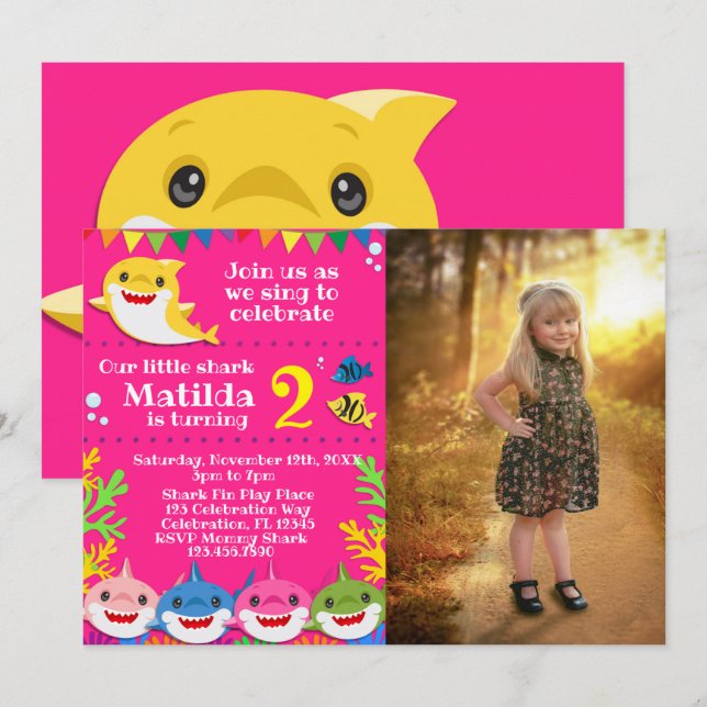 Kids Yellow Rainbow Shark Birthday Foto Convite (Frente/Verso)