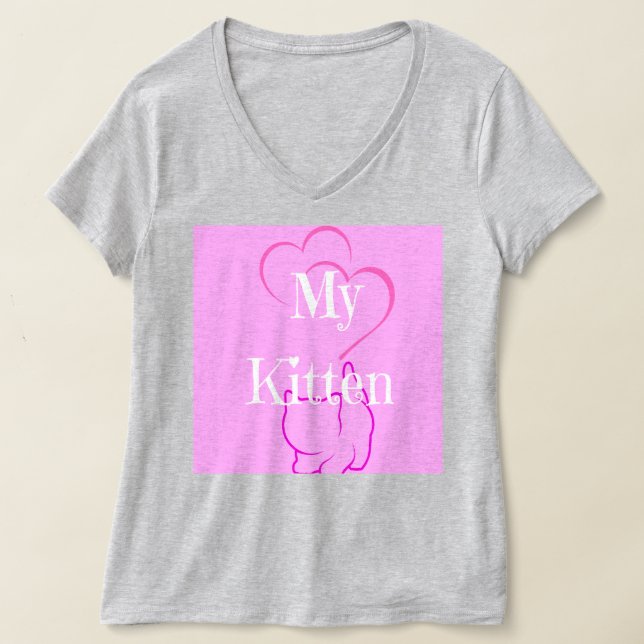 Kitten mãe v camisa do pescoço (Postura )
