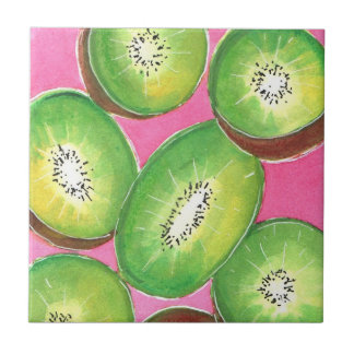 Kiwi com guardanapo cor-de-rosa verde-neto e rosa