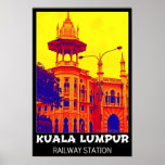 Kuala Lumpur Estação Ferroviária Pop Art Poster<br><div class="desc">A antiga estação ferroviária de Kuala Lumpur é um dos marcos históricos mais famosos da Malásia. Foi construído em 1910 no estilo arquitetônico Anglo-Mughal e desenhado por AB Hubback. Você pode encontrar detalhes no meu site: http://www.malaysia-traveler.com/kl-railway-station.html Meu poster incorpora as influências de pop-arte e viagens vintage para uma aparência verdadeiramente...</div>