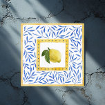 "La Dolce Vita" Lemon Mediterrânica - Design itali<br><div class="desc">Traga um toque de elegância mediterrânica para o seu tema de casamento "La Dolce Vita" com esta bela design azulejo. Apresentando um limão amarelo vibrante emoldurado por sotaques ouros e rodeado por um padrão clássico de folha azul, este design versátil é perfeito para decoração de casamento, cartazes ou guardas. Ideal...</div>