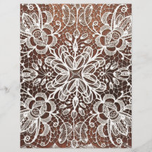 Lace branco sobre papel de bosque de madeira escur