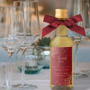 Lacy Dourado no Casamento Vermelho da Crimson Obri
