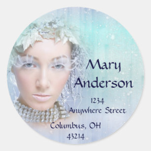 Lady de inverno com etiquetas de endereço de devol