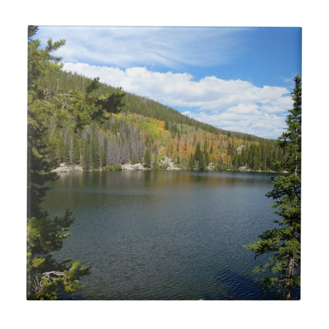 Lago Bear no Parque Nacional Rocky Mountain (Frente)