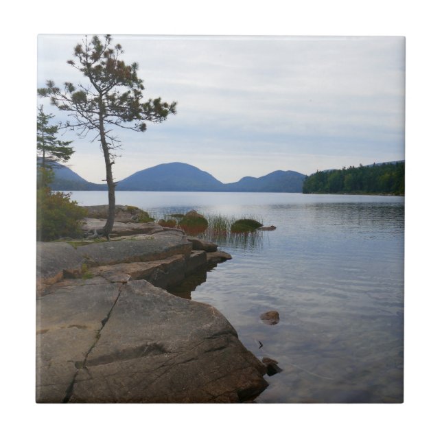 Lago Eagle no Parque Nacional Acadia (Frente)