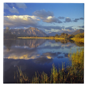 Lago Maskinonge no Parque Nacional Waterton Lakes