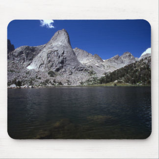 Lago solitário e Picos Mousepad