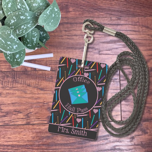 Lápis Coloridos Espalhados | Crachá Office Hall Pa (Criador carregado)