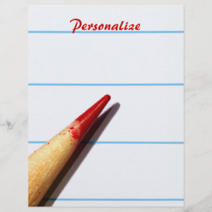 Lápis vermelho do professor no papel alinhado com