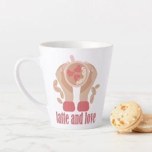 Latite e xícara de amor, mãos e café