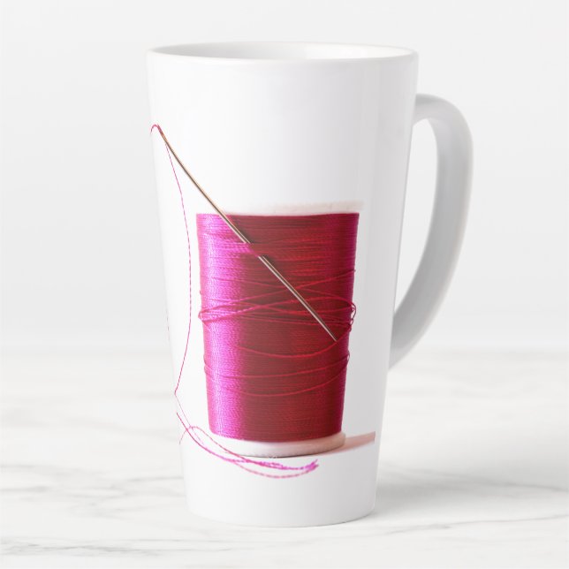 Latte Caneca de Café com Linha e Agulha Rosa (Ângulo direito)