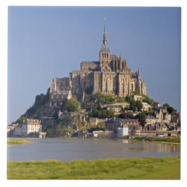 Le Mont Santo Michel na região de (Frente)