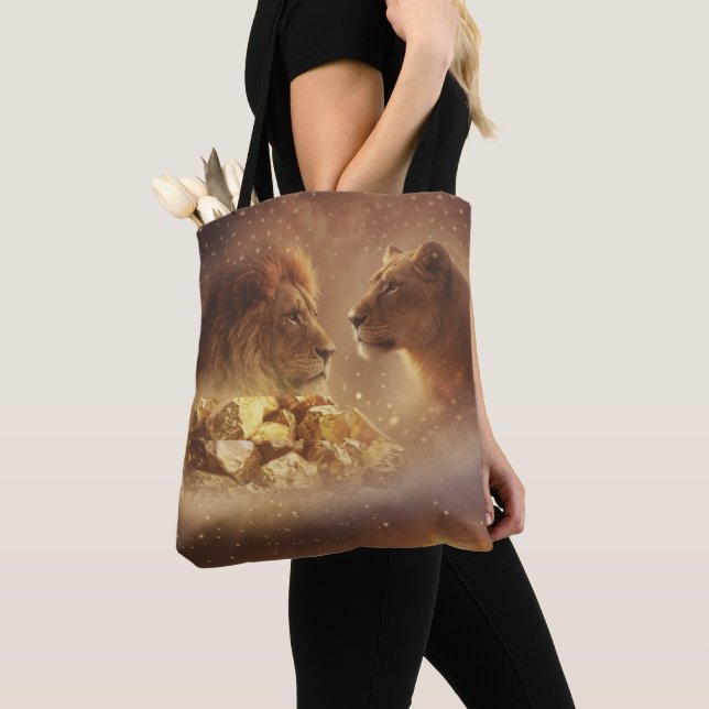 Leão & Leoa Dourado Brilho — Bolsa Tote (Close Up)