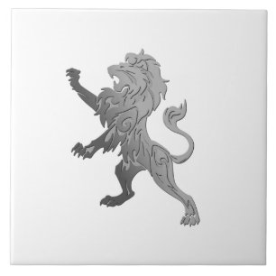Leão Real Prateado em Azulejo Branco