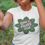 Legal tia Club Retro Vibes Gift para tia<br><div class="desc">Celebre a sua tia favorita com este divertido "Clube da Tia Legal" design! Perfeito para a tia com estilo, este gráfico brincalhão apresenta tipografia ousada e vibrações nostálgicas que mostram sua frieza de forma eterno. Quer ela seja a vida da festa ou sempre oferecendo conselhos de excelente, esta design é...</div>