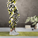 Legging Camo Diagonal de Carvão Oleícola com Linhas de Con<br><div class="desc">Você está procurando uma design moderna inspirada no camo? Este padrão infinito combina linhas de contorno topográfico com camuflagem única, diagonal, em verde-oliva, cinzas e carvão. Uma ousada declaração de moda urbana para pessoas que querem estar à frente das tendências. Disponível também em outras combinações de cores. Design original de...</div>