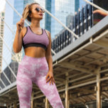 Legging Camo Girly Camuflage Cor-de-Rosa<br><div class="desc">Design de fundo de camuflagem digital de camuflagem, cor-de-rosa, em leggings/calças de yoga. Excelente para o veste diário, para trabalhar ou apenas para sair.</div>