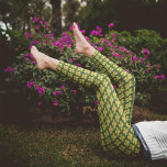 Legging Celandina Amarelo Poppy Floral<br><div class="desc">Leggings comoventes e resistentes que apresentam a foto de uma flor amarela de madeira papoula, também conhecida como Celandine Poppy, e impressa em um padrão repetitivo. As cores incluem amarelo e verde. Um design floral divertido! Selecione o tamanho das suas leggings.</div>