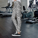 Legging Cinza e Impressão Chita preto<br><div class="desc">A impressão natural do leopardo com Cinzas de mostarda e cores pretas Leggings é uma escolha ousada e moda, com uma cinza vívida e um intrincado padrão de impressão do leopardo. A combinação única da greycolor marcante com a escrita clássica do leopardo cria uma fusão cativante da estética moderna e...</div>